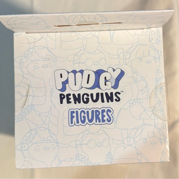 Action Figure Pudgy Penguins 4.5” Orange and Black Find The Golden Ticket - Picture 6 of 7